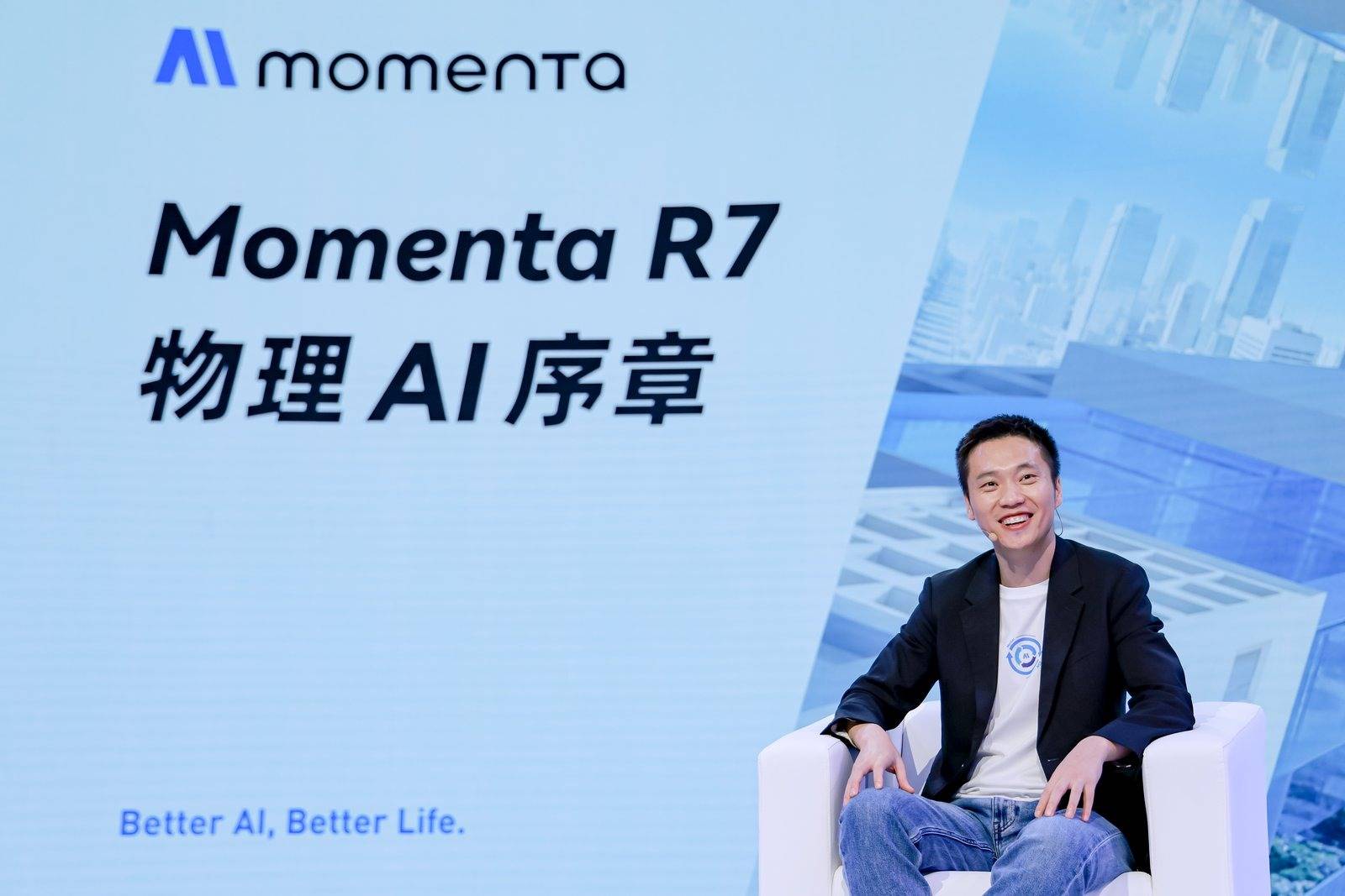 Momenta R7量产首发：物理AI赋能智驾，中国方案引领全球新格局