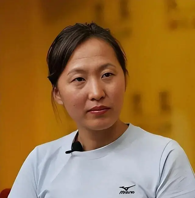 53岁王军霞近况曝光!经历三段婚姻生三个孩子，如今婚姻生活很幸福
