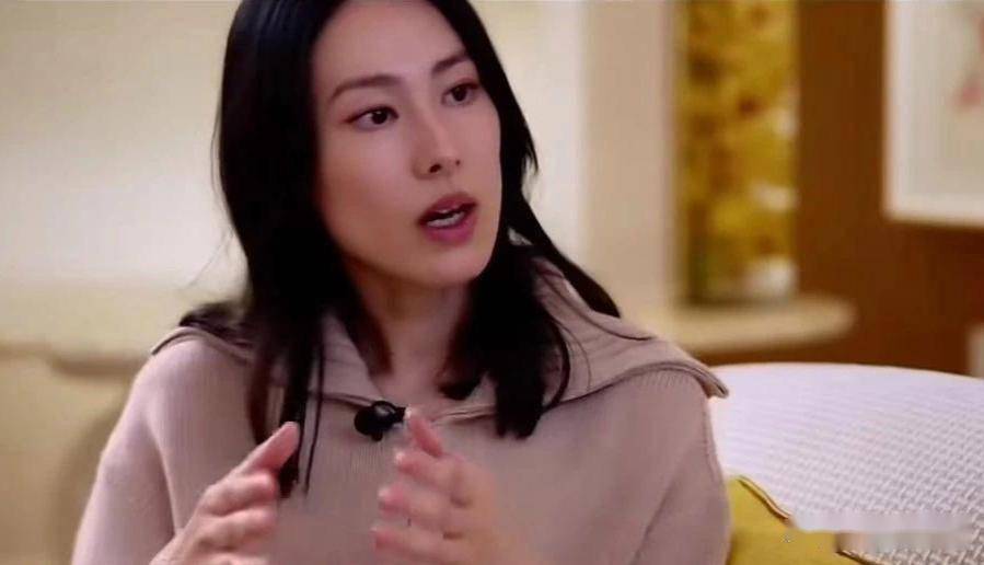 梁洛施16岁大儿子正脸照曝光，网友：当年的豪门弃妇赢麻了