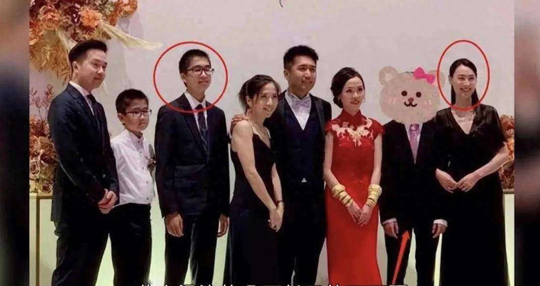 梁洛施16岁大儿子正脸照曝光，网友：当年的豪门弃妇赢麻了