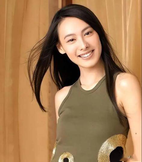 梁洛施16岁大儿子正脸照曝光，网友：当年的豪门弃妇赢麻了