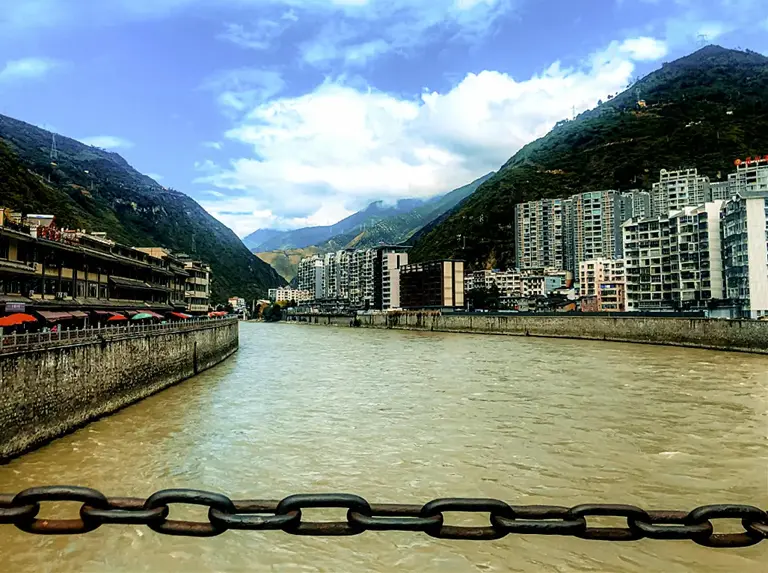 长江最大支流与最长支流以及径流量最大支流，它们是同一条江河吗