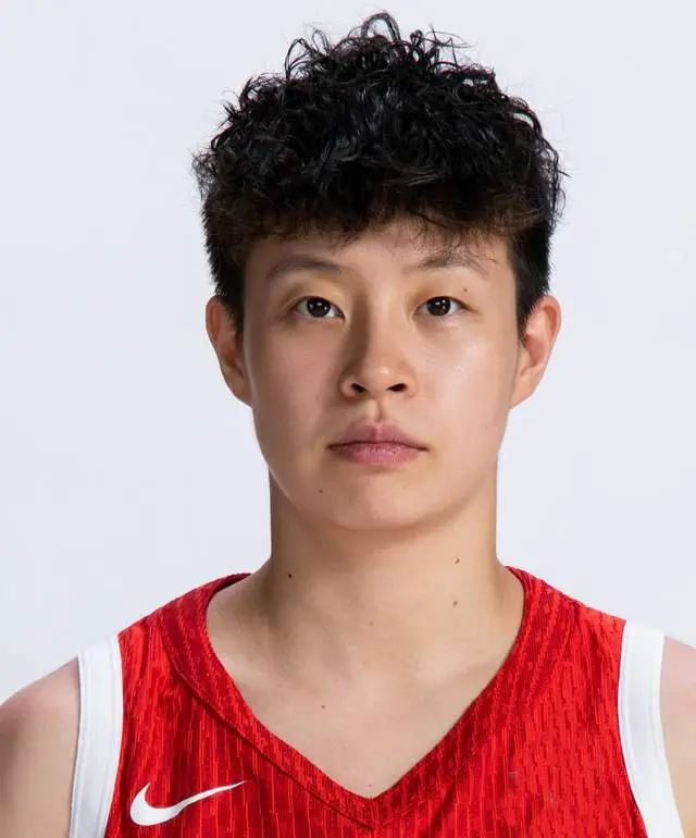 宫鲁鸣好样的! 中国女篮官宣补充4人，争议之人回来了，令人期待