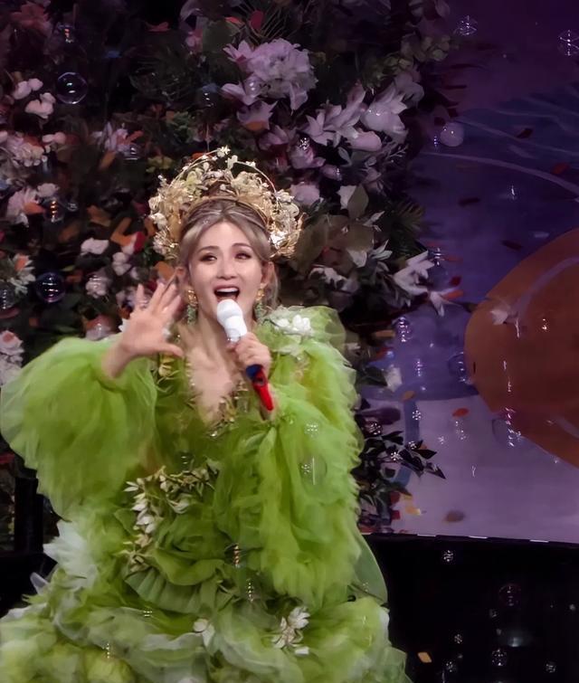 从谢娜、张杰夫妻看明星捞钱有多不专业，没钱就开演唱会吧