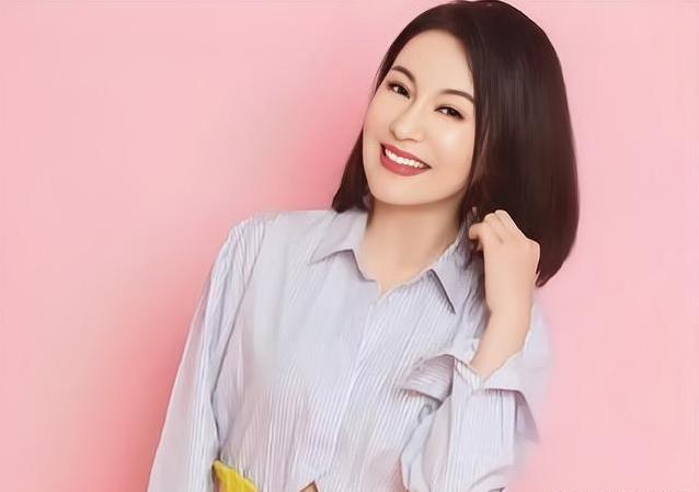 曾助初恋李厚霖起家却被绝情抛弃，五十岁周艳泓嫁初恋被宠成公主