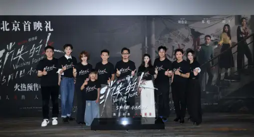 恩爱25年难逃“残忍现实”!76岁张艺谋老态尽显，44岁陈婷风华正茂