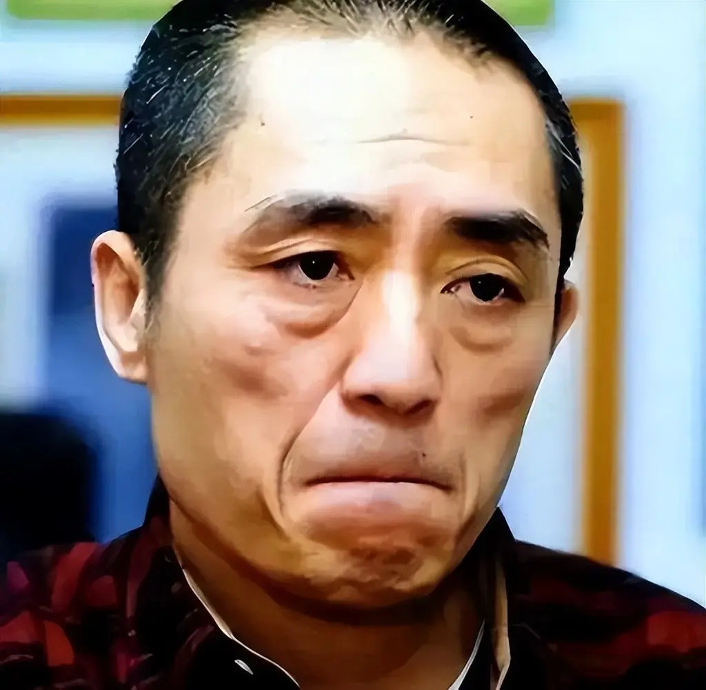 恩爱25年难逃“残忍现实”!76岁张艺谋老态尽显，44岁陈婷风华正茂