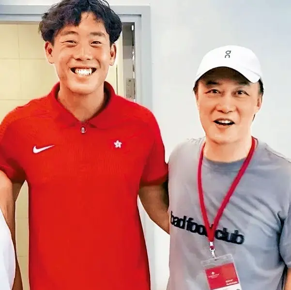 她又谈上甜甜的恋爱啦! 这次男友还是歌神爸爸给选的?