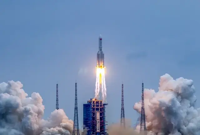 神舟飞天：千年飞天梦圆今朝，中国人首次遨游太空