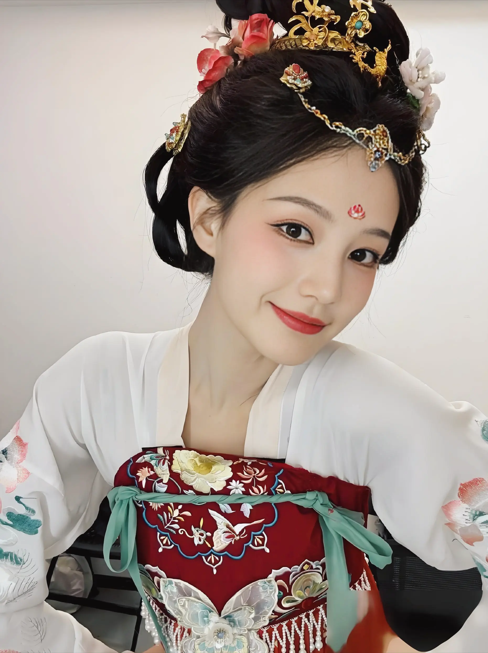 郑晓龙《红楼梦》选角：白鹿宋祖儿李一桐演配角，3个主角是新人