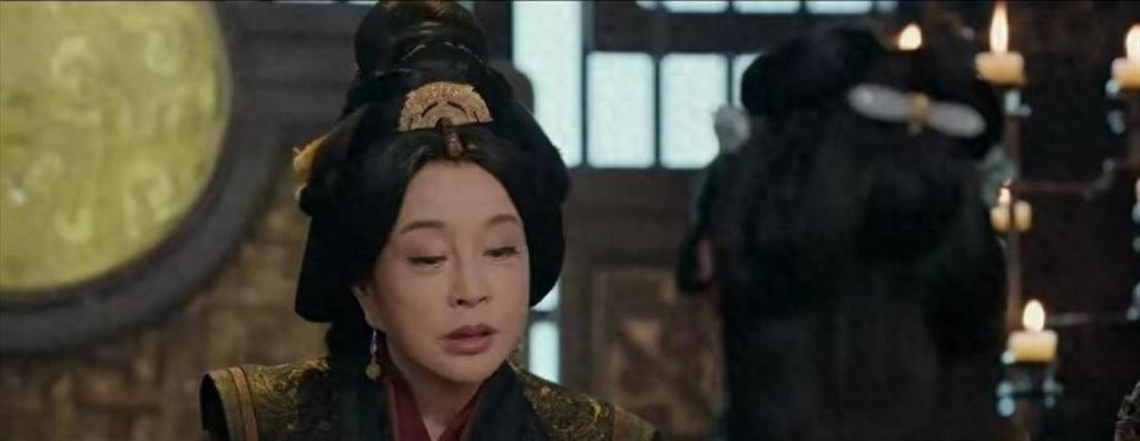明明演技一般，却被吹捧成老戏骨，难怪柯蓝说：老戏骨也有不专业