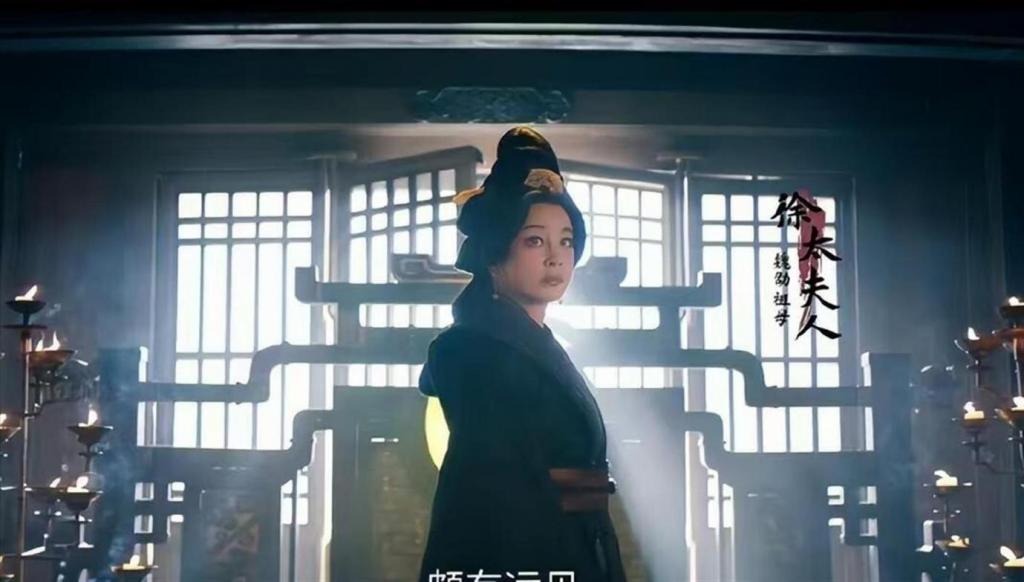 明明演技一般，却被吹捧成老戏骨，难怪柯蓝说：老戏骨也有不专业