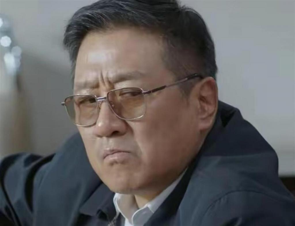 明明演技一般，却被吹捧成老戏骨，难怪柯蓝说：老戏骨也有不专业