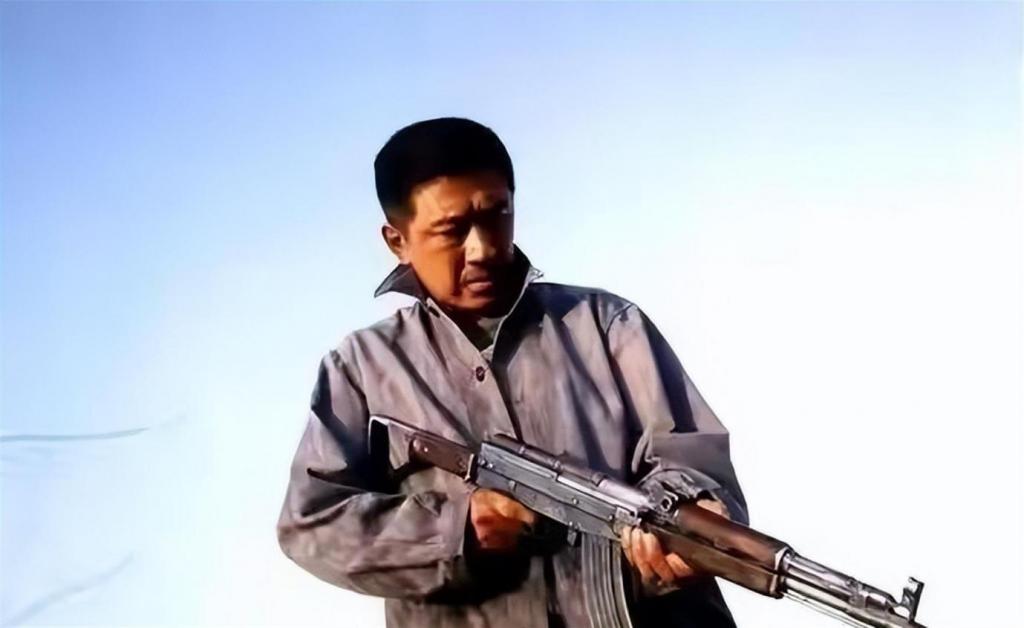 明明演技一般，却被吹捧成老戏骨，难怪柯蓝说：老戏骨也有不专业