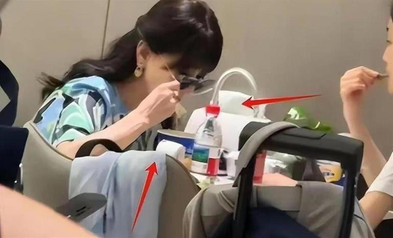 明明演技一般，却被吹捧成老戏骨，难怪柯蓝说：老戏骨也有不专业