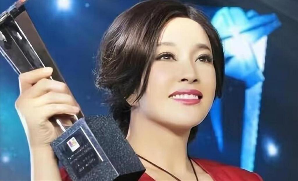 明明演技一般，却被吹捧成老戏骨，难怪柯蓝说：老戏骨也有不专业