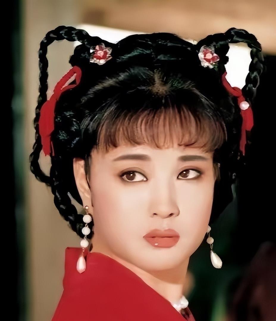 明明演技一般，却被吹捧成老戏骨，难怪柯蓝说：老戏骨也有不专业