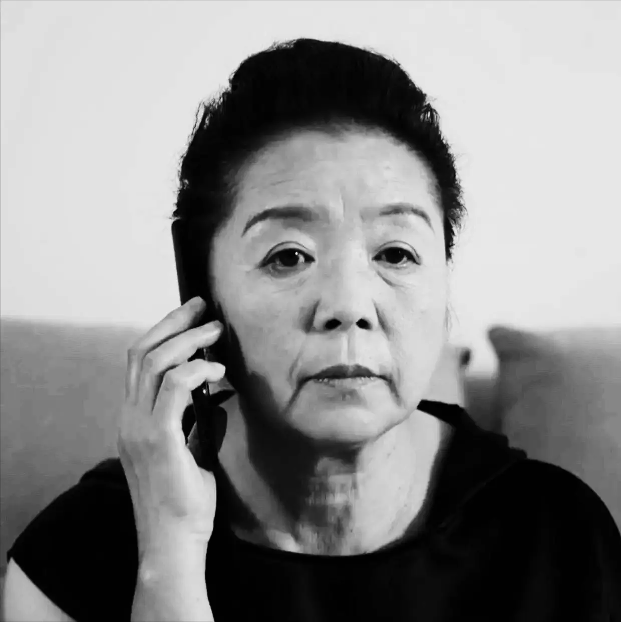 喜欢看短视频的人，对陈翔六点半这个栏目应该是非常熟悉了。 2014年起就是陈翔执导的原创喜剧短视频，以接地气的反转搞笑风格很快红遍全网。全网粉丝超1亿，累计播放超500亿次。  而“吴妈”退休前就在陈翔六点半拍短视频，也许很多人不熟悉“吴