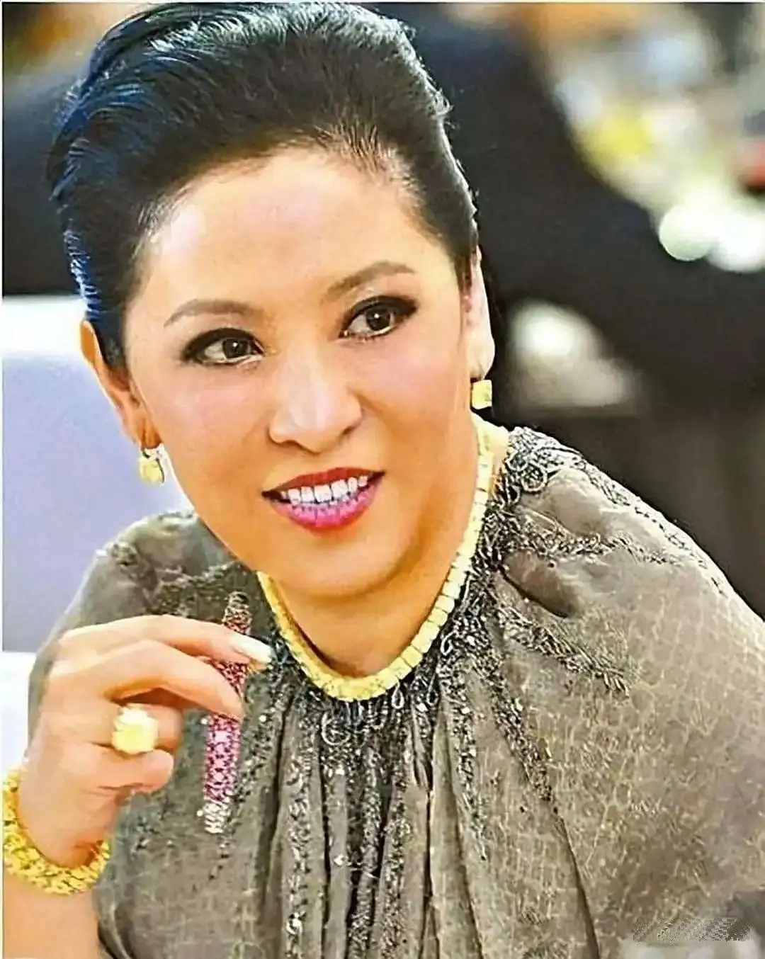 向太年轻时颜值惊艳；人脉手腕成就江湖地位