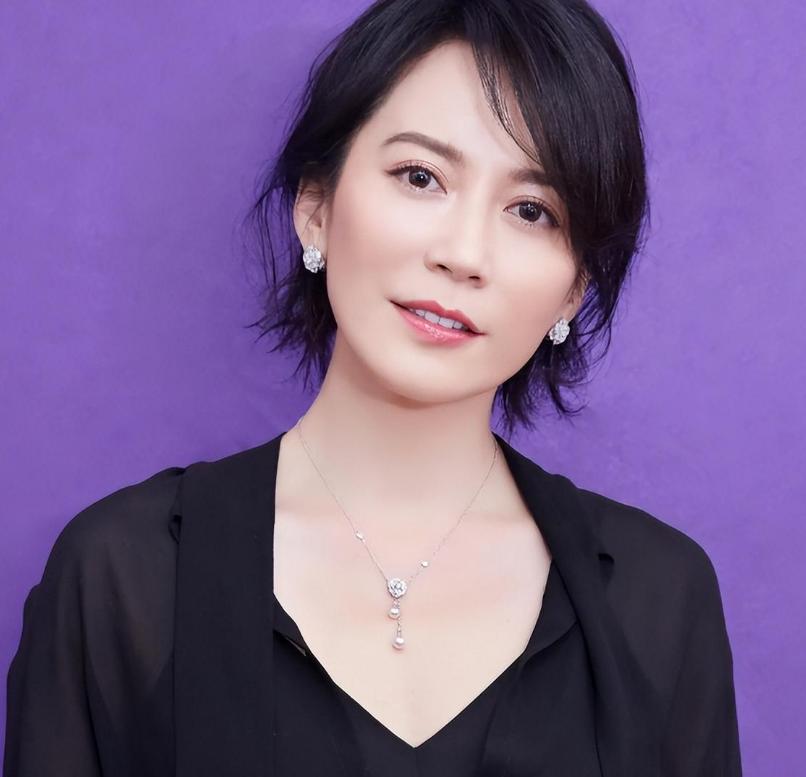 不结婚怎么办？55 岁至今单身的俞飞鸿，如今给出了答案