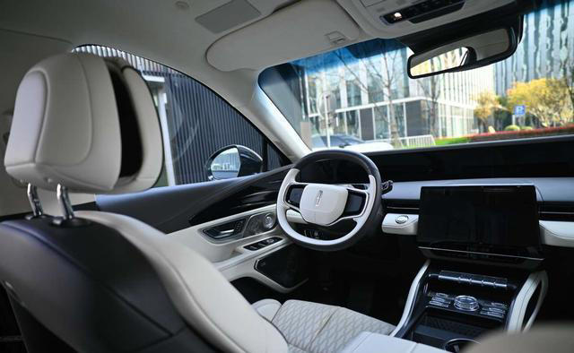 同为美系豪华SUV，空间差距藏着家用舒适度上限