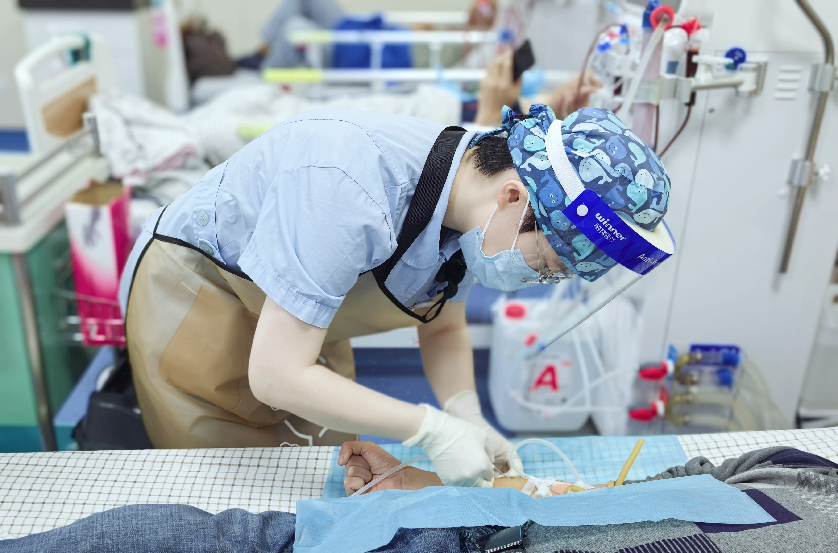 血透室护士的一天：温情守护患者健康