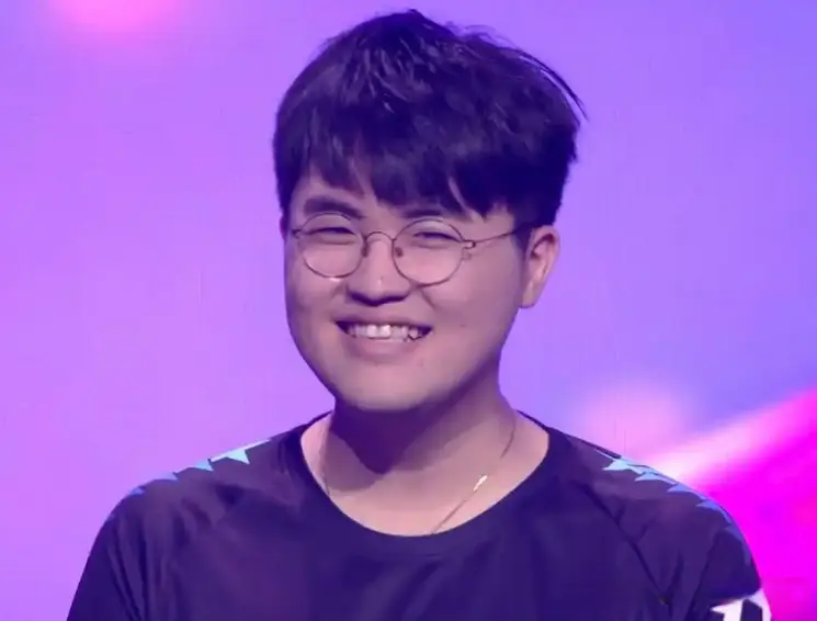 姿态终于也出来发声了，被RNG合同卡死，好几年没发工资