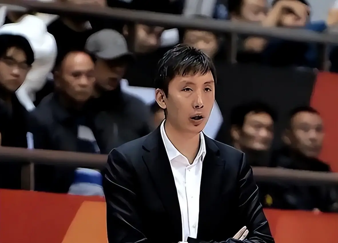 江苏队垫底怪易立?扒开阵容真相，管理层才是真摆烂王!