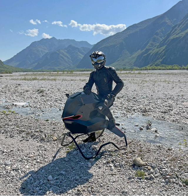 售价高达597万元 波兰工程师开发飞行摩托：极速200km/h