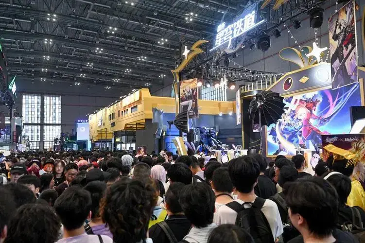 五一漫展再现大瓜! 同好coser之间决斗互动，开刃道具不慎伤人!