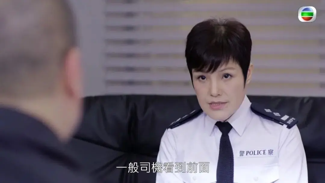 TVB前绿叶艺人内地直播突然爆火，当场痛哭，坦言终于交得起电费