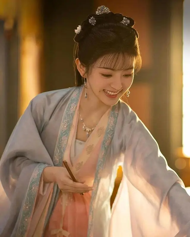 曾庆杰《逐玉》争议：把演员拍成白月光，却输掉了好故事?