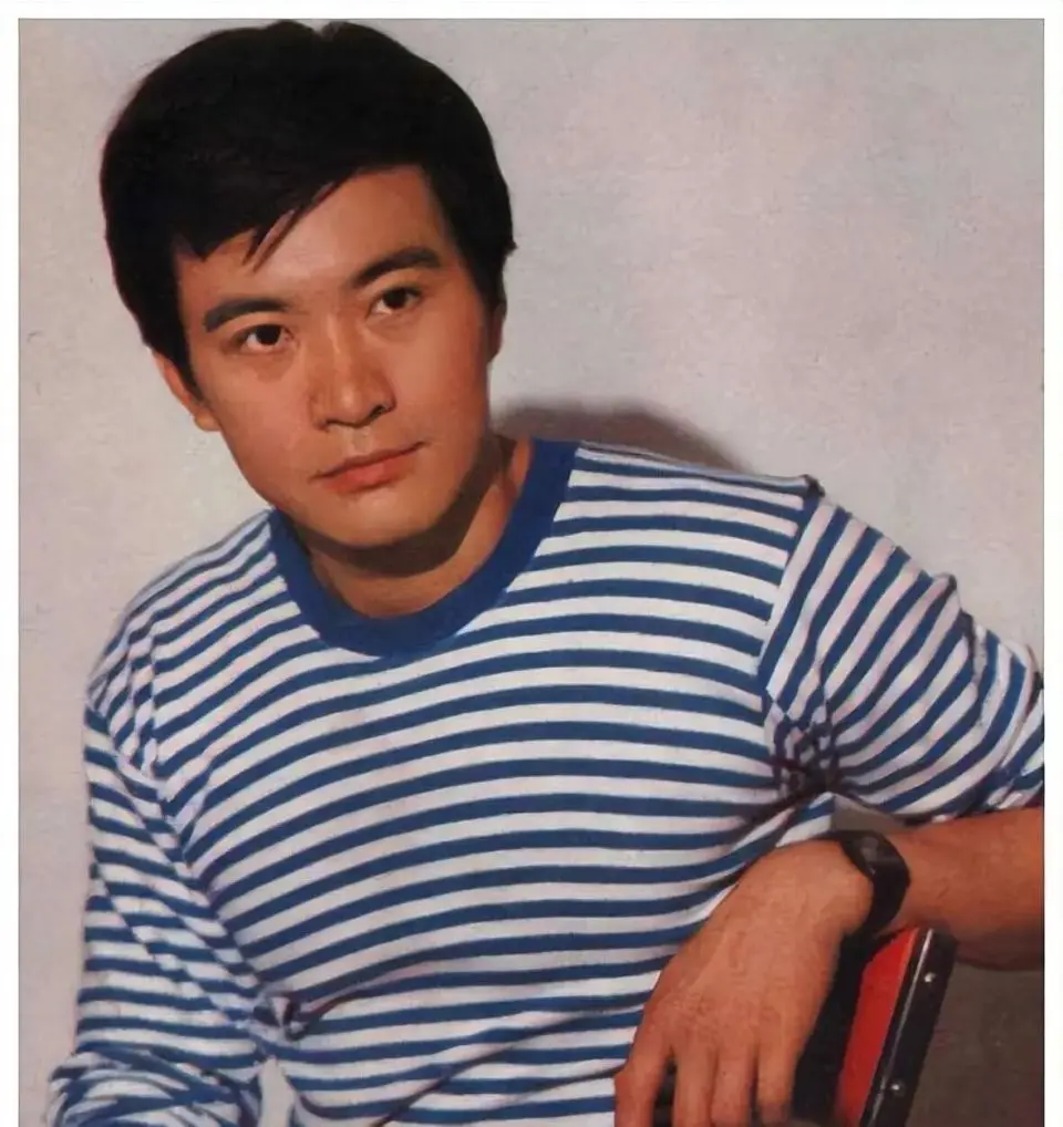 71岁周里京近况曝光! 前妻遇害后再婚娶小10岁粉丝，如今婚姻很幸福