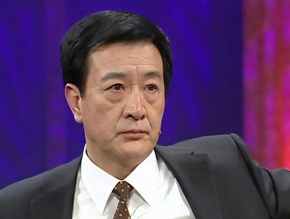 71岁周里京近况曝光! 前妻遇害后再婚娶小10岁粉丝，如今婚姻很幸福