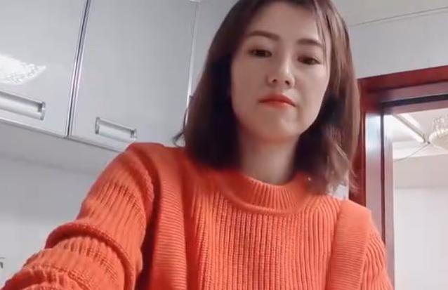 高圆圆在沈阳菜场卖辣白菜？女神变身摊主动作娴熟，路人都不敢认