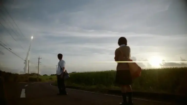 以为是烂片，结果被狠狠打脸！《秒速五厘米》真人版，抚平了观众 18 年的意难平