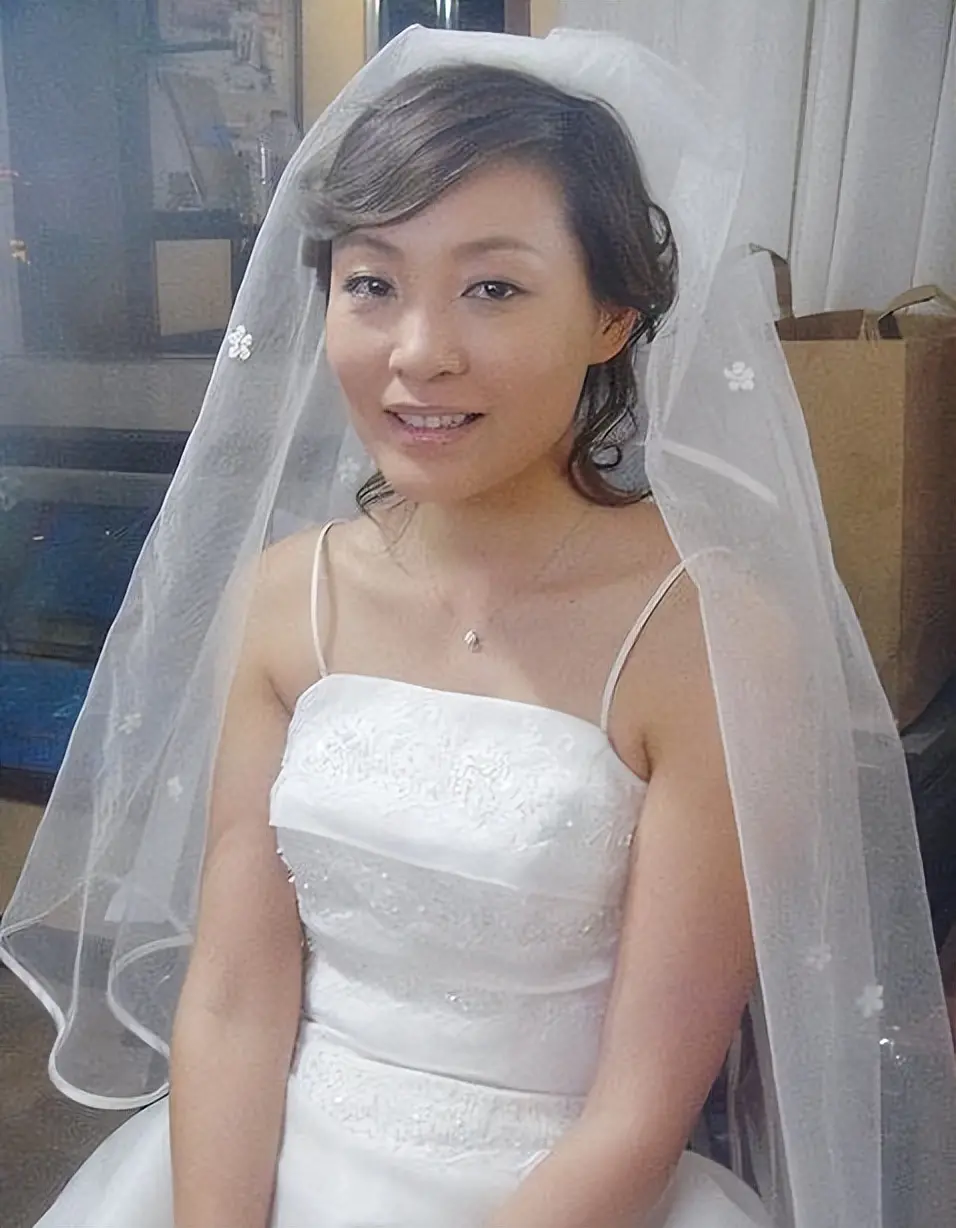 一代歌后跳楼离世，被家暴抑郁、自杀，死后两任丈夫疯抢遗产