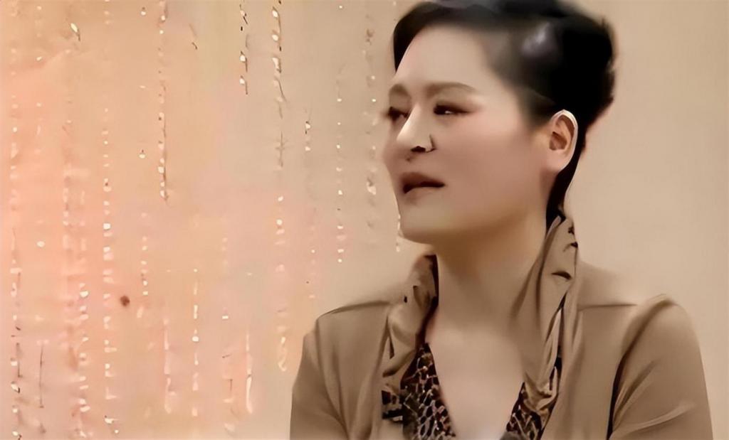 她红过韦唯，碾压毛阿敏，被亲弟打成脑震荡，一代歌后沦落成保姆