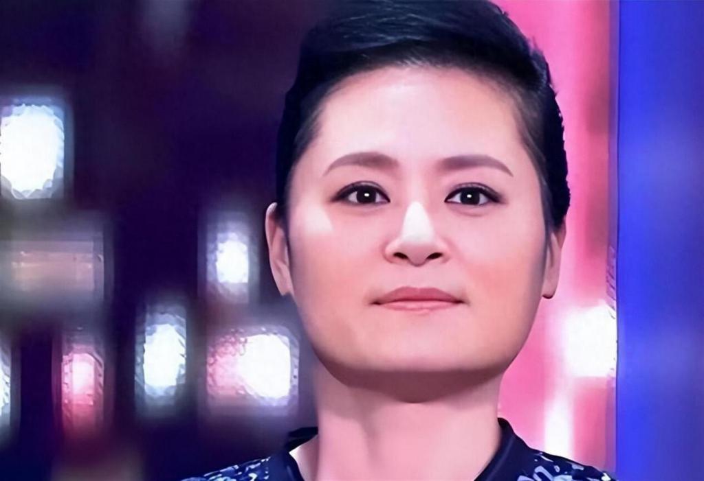 她红过韦唯，碾压毛阿敏，被亲弟打成脑震荡，一代歌后沦落成保姆