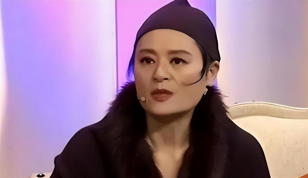 她红过韦唯，碾压毛阿敏，被亲弟打成脑震荡，一代歌后沦落成保姆