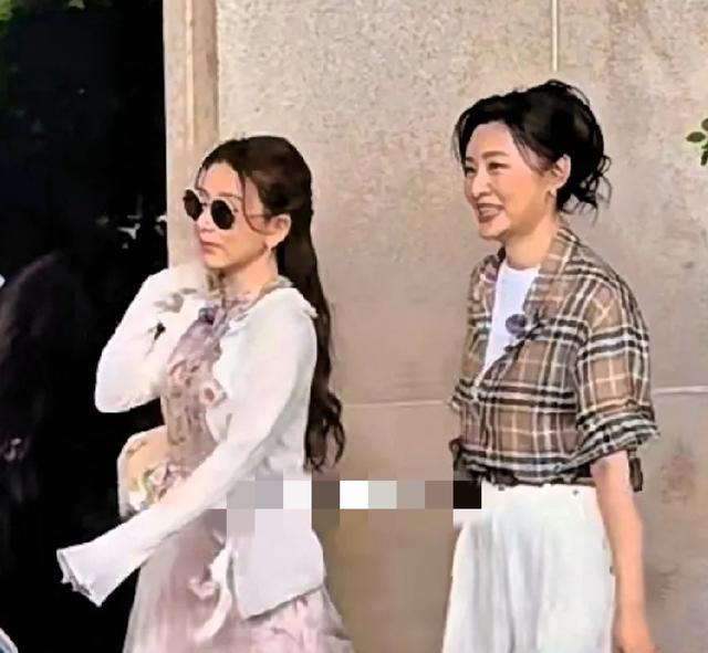 路透“现原形”！方媛1秒800个小动作，袁咏仪变脸快，周涛反差大