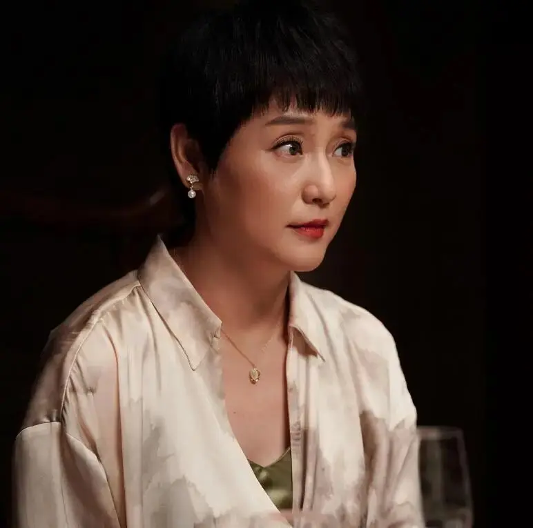 57岁孔琳近况曝光! 曾和耿乐秘恋7年，如今嫁给铁佛婚姻很幸福