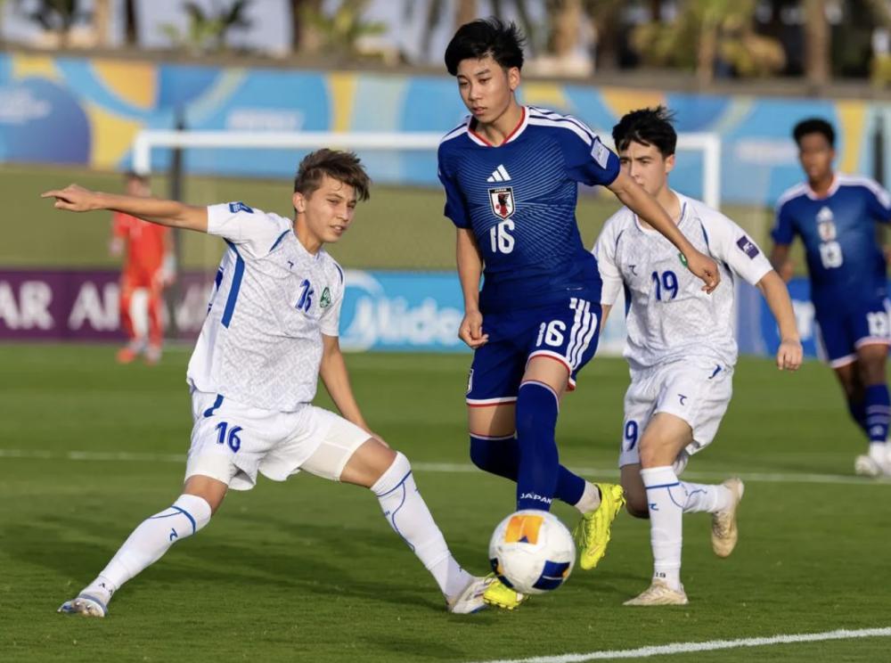 日本男足97分钟绝平! 命硬进决赛：对手罚丢3点球 将与中国队争冠