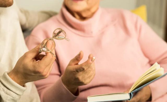 这5种“老花眼”可能是失明前兆! 要警惕眼病，45岁以上的人注意