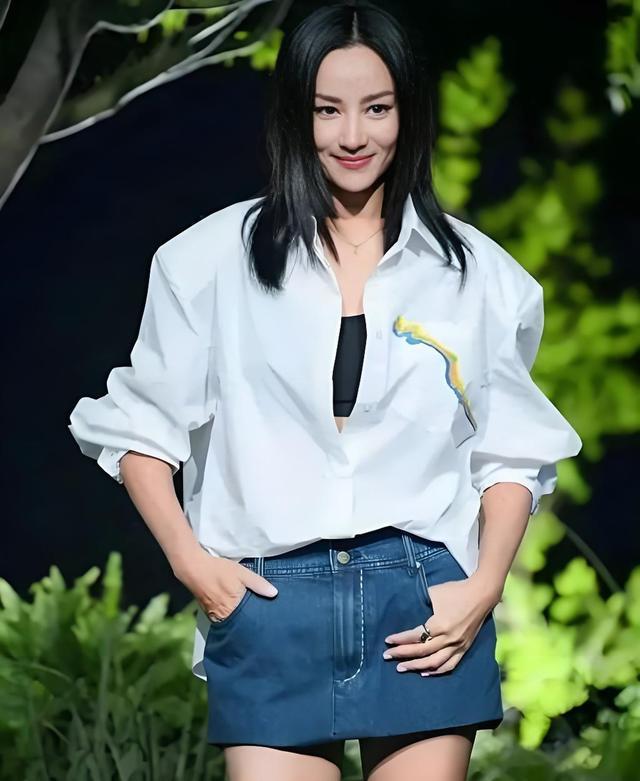 瞿颖坦然面对满头白发!结婚后，她有了“瞿颖式的遗憾”