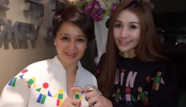赌王女儿何超盈：倒贴14亿下嫁东北帅小伙，现在女儿6岁长得像爹