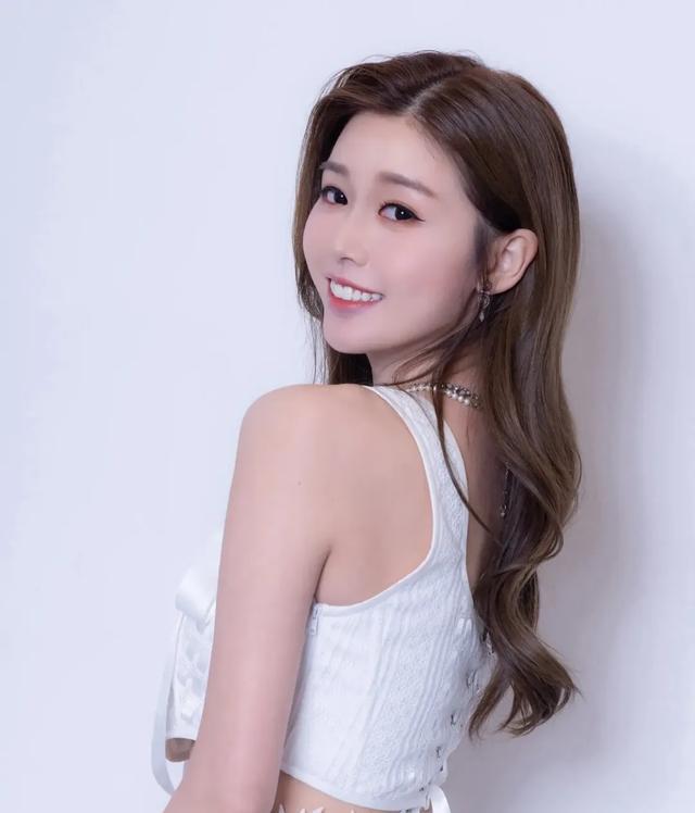 33岁TVB小花‘转型’做艺术老师，曾因参加恋综拒爱遭网友批评
