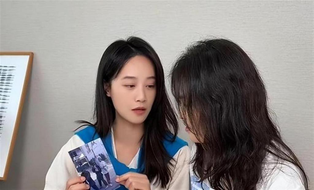 嫁给上海富豪多年，如今已是企业家，61岁和明星女儿同框似姐妹