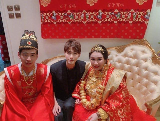 赌王女儿何超盈：倒贴14亿下嫁东北帅小伙，现在女儿6岁长得像爹