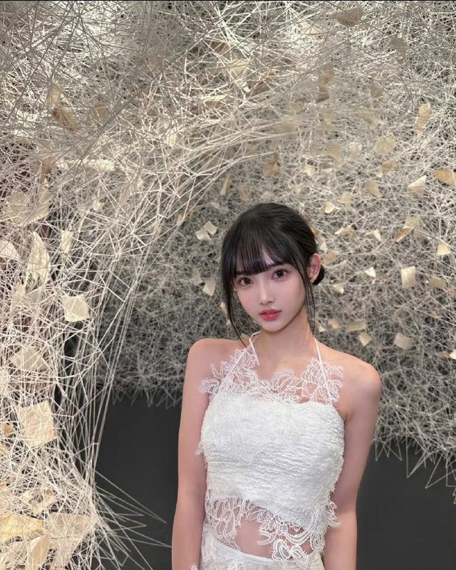 45岁林俊杰520高调秀恩爱！晒24岁小女友毕业合照，网友却不干了